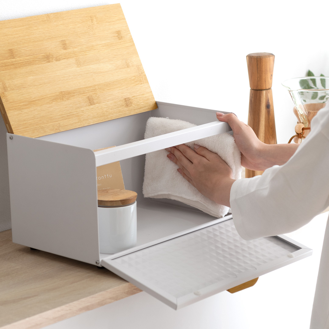IKEA　木製ティッシュケースと食パン型ティッシュケース