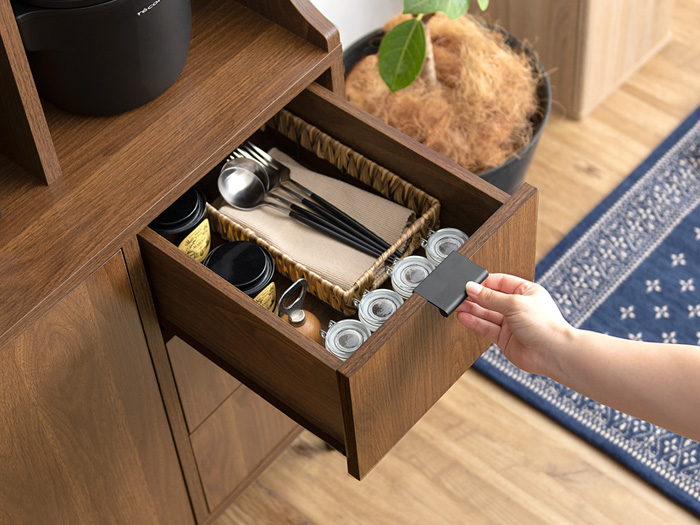 美しい木目調のマルチキャビネット／キッチン・リビング収納に最適