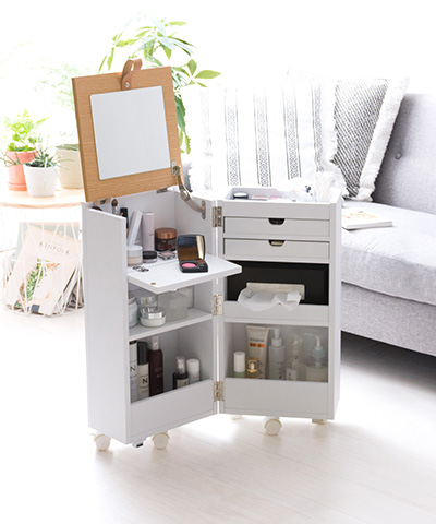 おしゃれで気分の上がるドレッサー・ミラーはこちら。家具