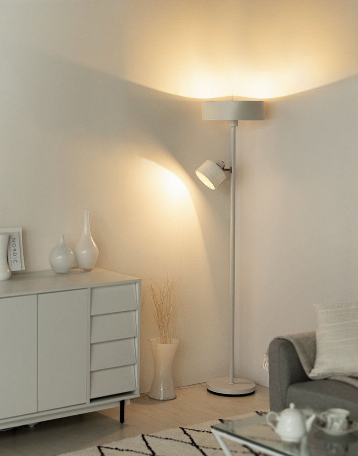 デザイン性が人気のスタンドライト・フロアライト。家具・インテリア通販